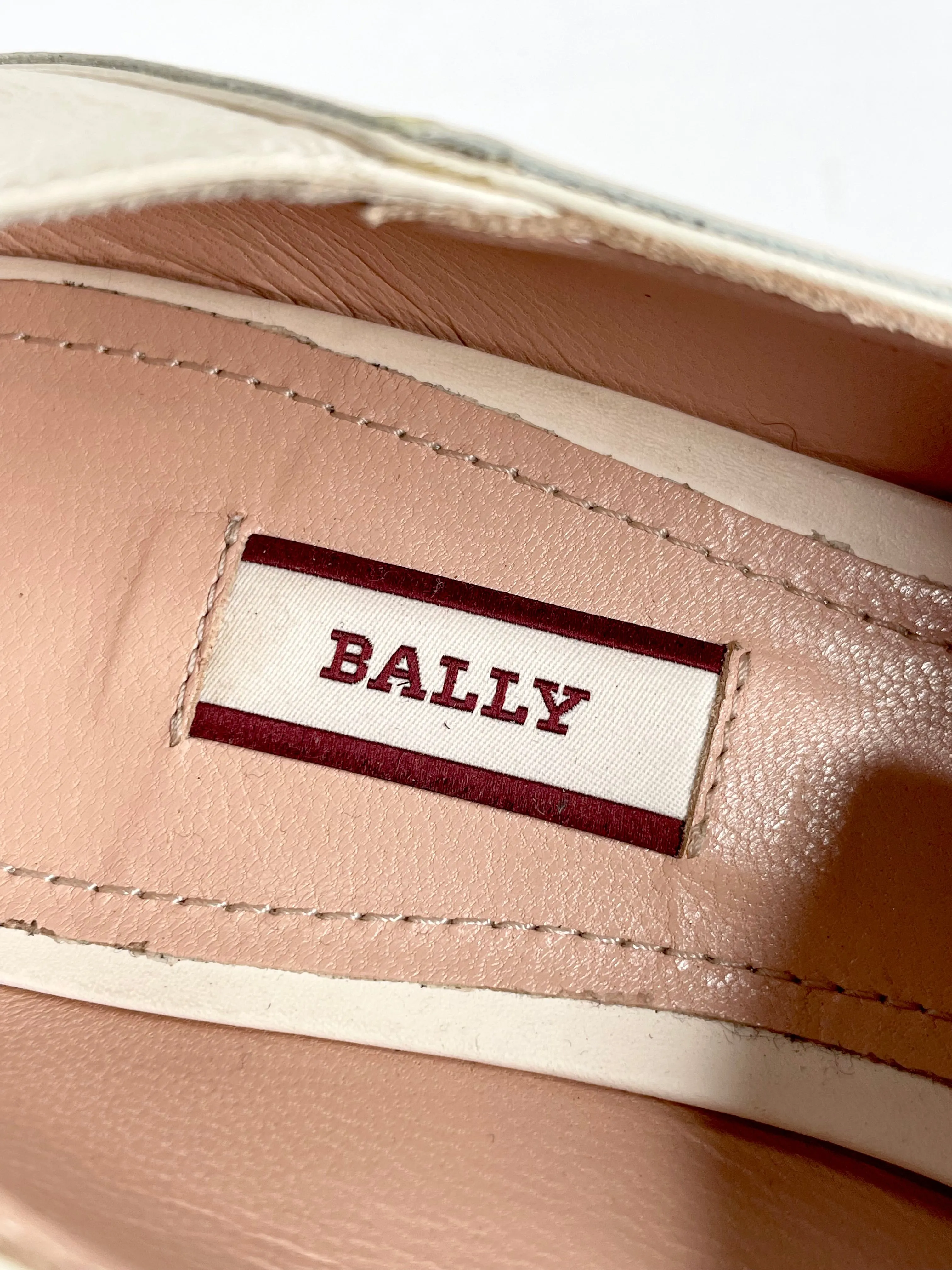 Bally Janelle Ecru Leather Loafers - EU39